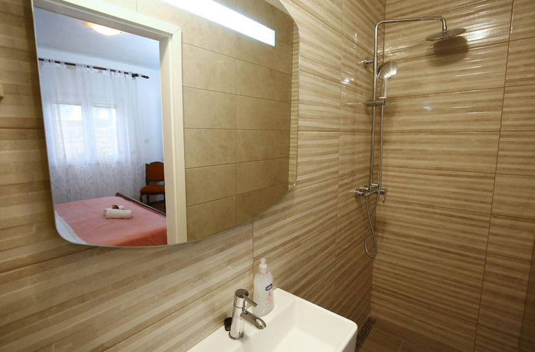 Bathroom 3, Apartments Boro, Supetar