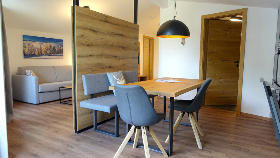 Dining 4, Bergzeit Flat Saalbach Directly on the ski Piste, Zell am See