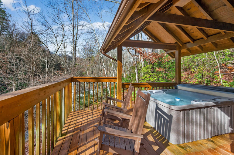 Room 3, Hot Tub Location Cozy Studio Log Cabin Fireplace, Sevier