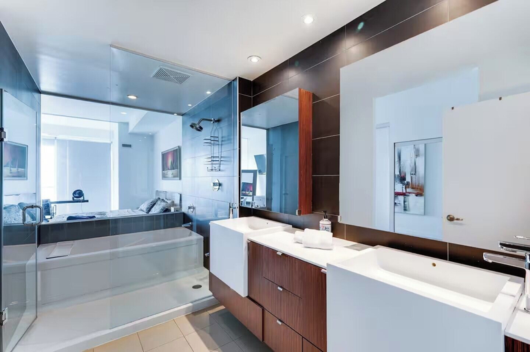 Bathroom 2, Urban Nest Suites, Toronto