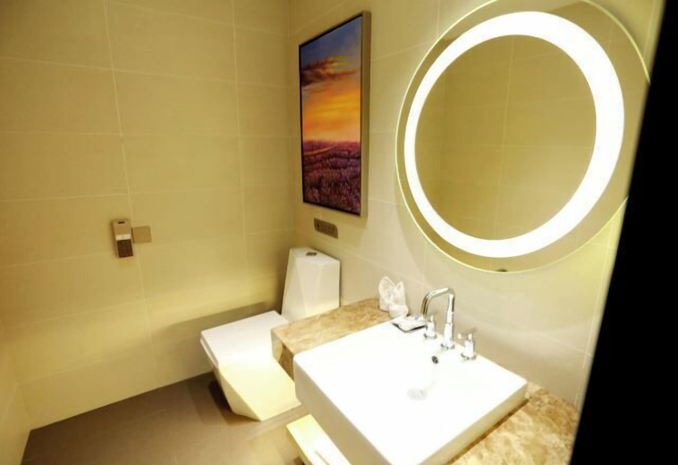 Bathroom 3, Lavande Hotel (Zhuanghe Xiangyang Road), Dalian