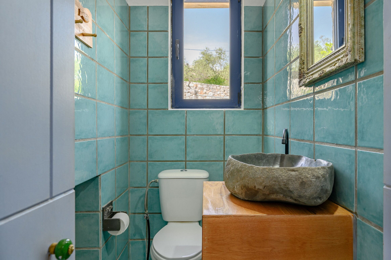 Bathroom 2, Rozare Villa, Crete