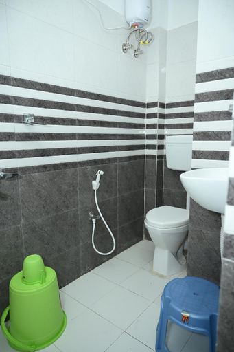Bathroom 4, Raju Inn, Puri