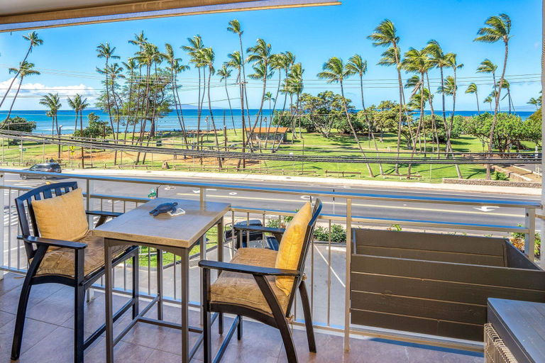 Food & Drinks, Island Surf 304 - Modern Renovation, Must See Ocean View, Cool Split AC, Wi-fi !, Maui