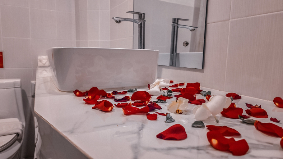 Bathroom 5, Pooh Beach Resort & Spa, Pattaya