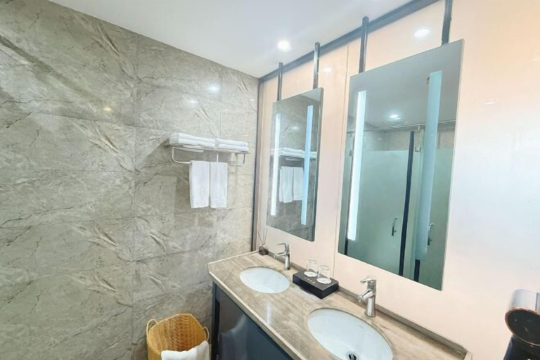 Bathroom 4, Xingji Hotel, Taizhou