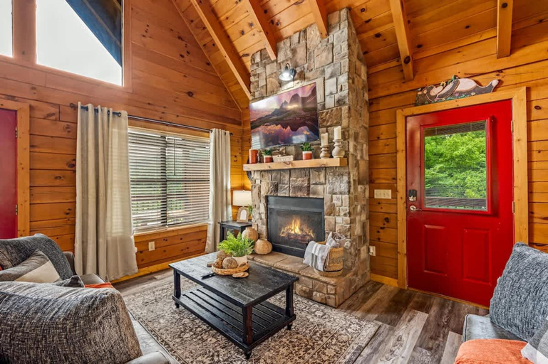 Room 3, View-location-hot Tub-2 Fireplaces-jacuzzi-arcade, Sevier