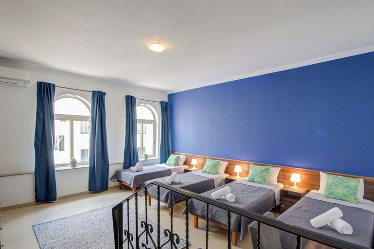 Room 2, Magnificent Minimal Apartment Close to Attractions, St Julian's