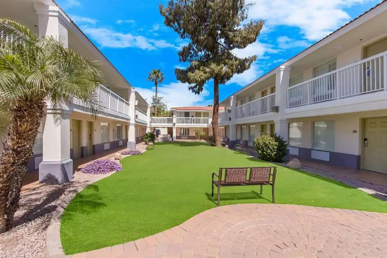 Courtyard, Howard Johnson By Wyndham Tempe University/Phoenix, Maricopa