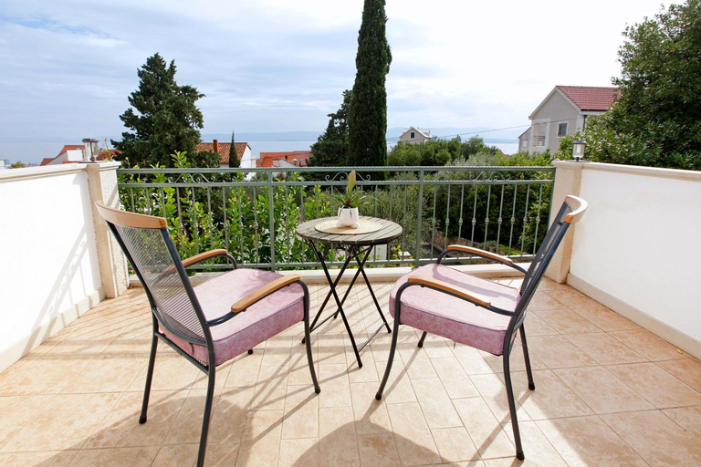 Others 5, Villa Maja, Bol