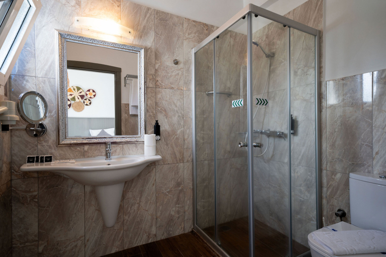 Bathroom 5, Paloma Family Club, Bodrum