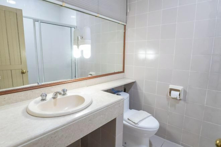 Bathroom 3, Hotel Meligai Kapit, Kapit