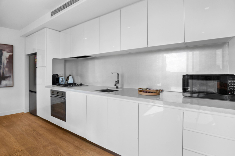 Kitchen 4, Modern Apartment with Stunning Views in Southbank, Melbourne