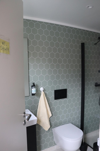 Bathroom 3, Gammelbutikken Guesthouse, Vestvågøy