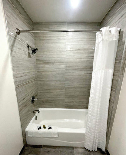 Bathroom 3, Newport Bay Inn, Orange