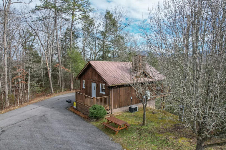 Room 5, Great View Location Studio Log Cabin Hot Tub, Sevier