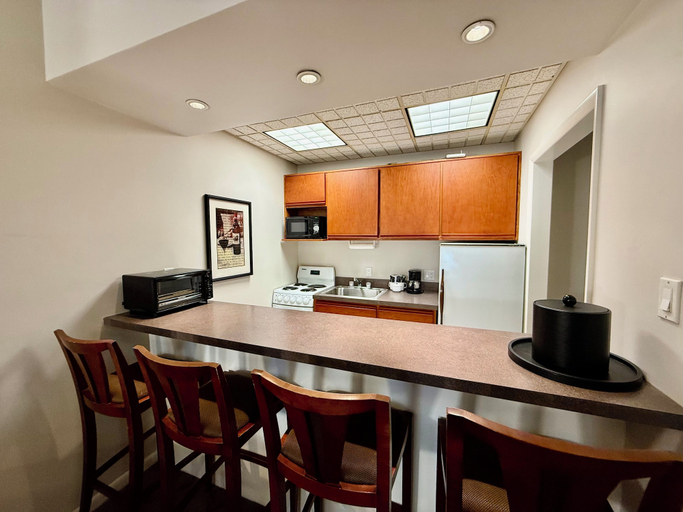 Private kitchen 3, Lindsey Place, Clinton