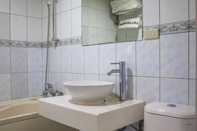 Bathroom 4, Zaw Jung Hotel, Taichung