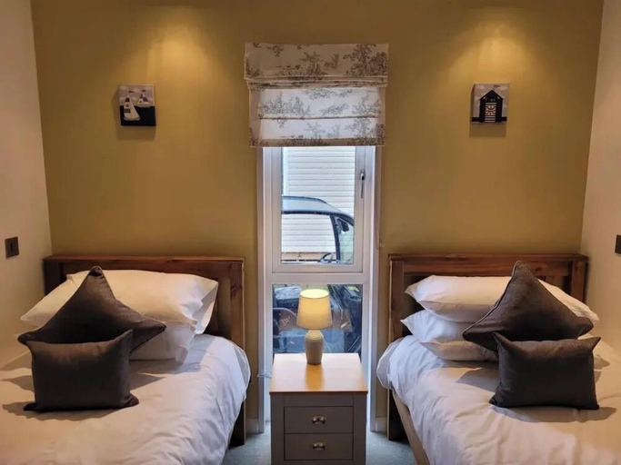 Bedroom 2, Coed Helen Holiday Park, Gwynedd