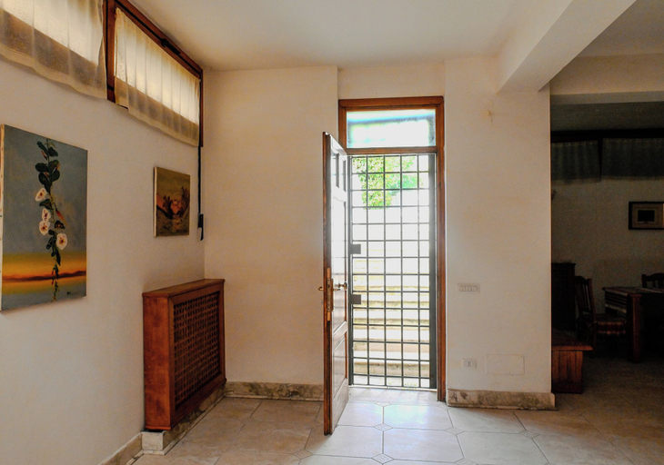 Interior entrance, Villa Leproso, Benevento