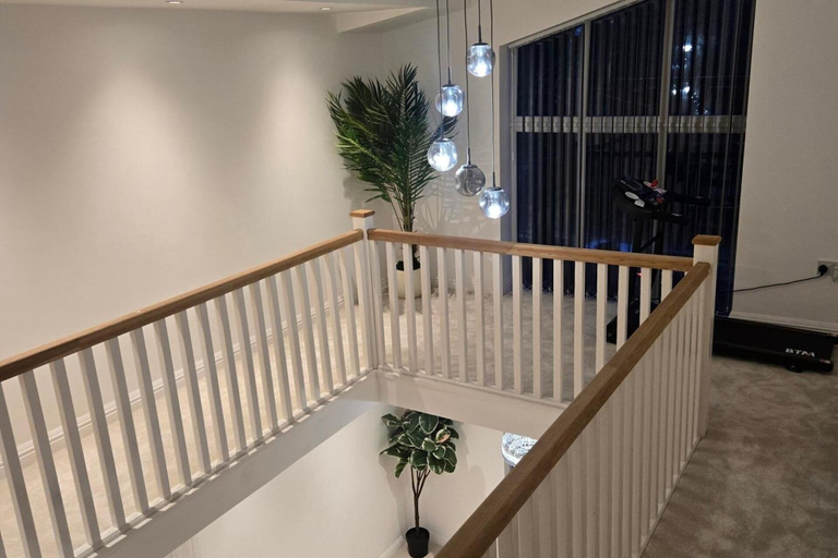 Interior 4, 8 Bedroom House Sleeps 20 - Private Garden, Wolverhampton