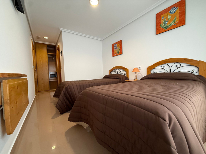 Room 5, PENSIÓN BAHÍA DE SANTOÑA, Cantabria