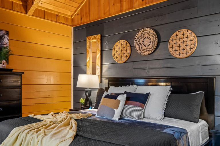 Room 5, Location-quiet-hottub-fireplace, Sevier
