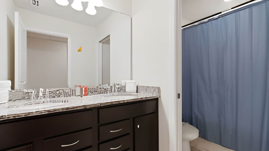 Bathroom 2, 10br Villa w/ Star Wars Theater & Game Room, Polk