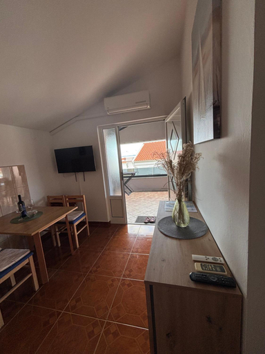 Others 5, Apartman Hana&Tesa, Vir