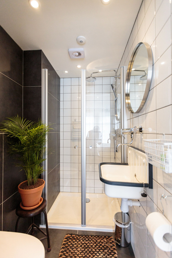 Bathroom 4, Hotel Dwars, Amsterdam