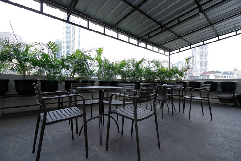 Food & Drinks 5, RedDoorz Plus near Plaza Indonesia, Central Jakarta