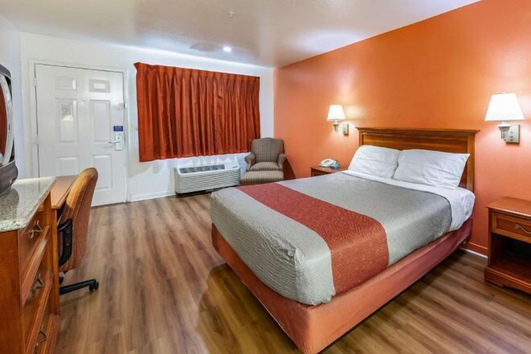 Room 2, Motel 6 Stockton Ca East, San Joaquin
