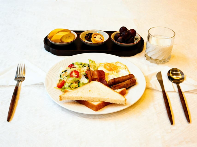 In-room dining 3, Liuli Tile Courtyard Hotel Houhai Tian Anmen Wangfujing, Beijing