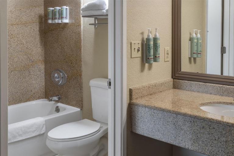Bathroom 4, Best Western Heritage Inn, Contra Costa