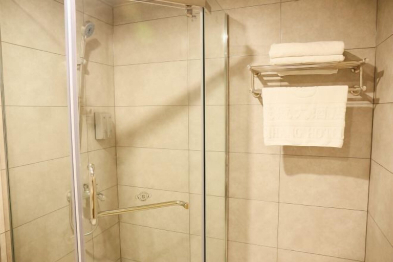 Bathroom 4, Cihang Hotel, Zhoushan