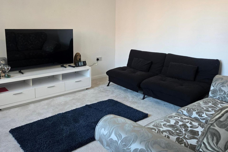 Living area, 8 Bedroom House Sleeps 20 - Private Garden, Wolverhampton