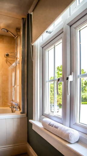 Bathroom 4, The White Hart Inn, Essex