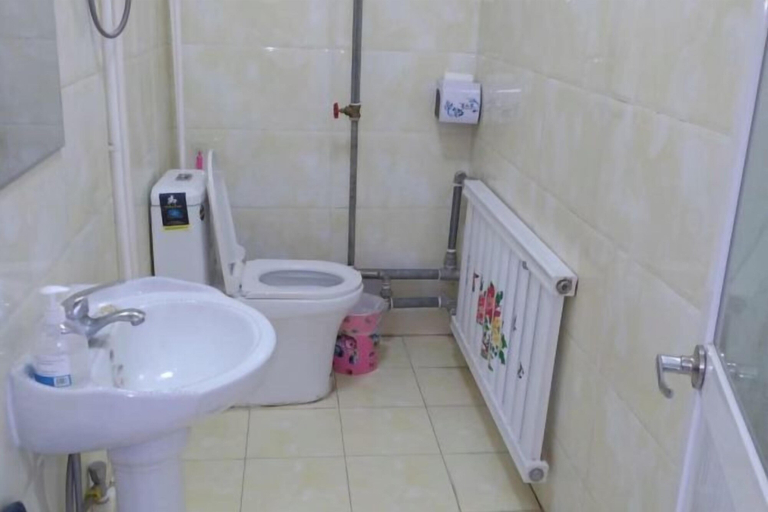 Bathroom 3, Liugou No. 68 Farmhouse, Beijing