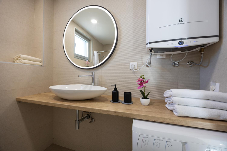 Bathroom 3, Apartments Klaricic, Podgora