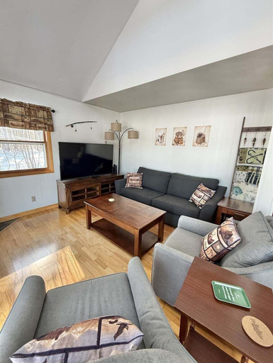 Living area 3, Upta Camp Limit 8 3 Bedroom Cabin, Cumberland