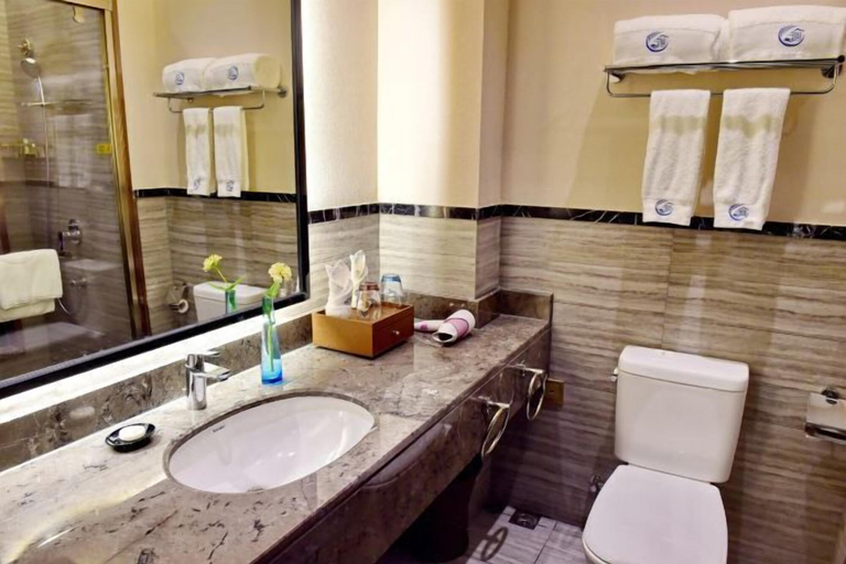 Bathroom 4, Yangshan Lake Yuyao Inn, Yueyang
