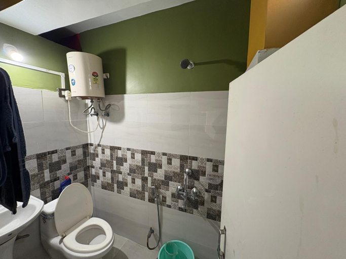 Bathroom 2, Sameer Homestay, Darjiling