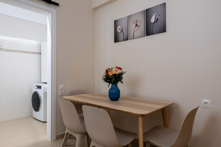 Room 5, Home Easy Kalamata - Central Nest Private Parking, Peloponnese