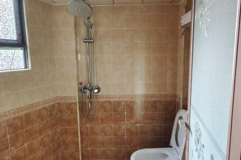 Bathroom 3, Dongzhai Xiangfeng Inn, Liuzhou