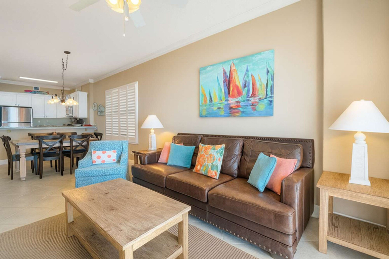 Room 5, Island Royale- Beachfront Penthouse, Baldwin