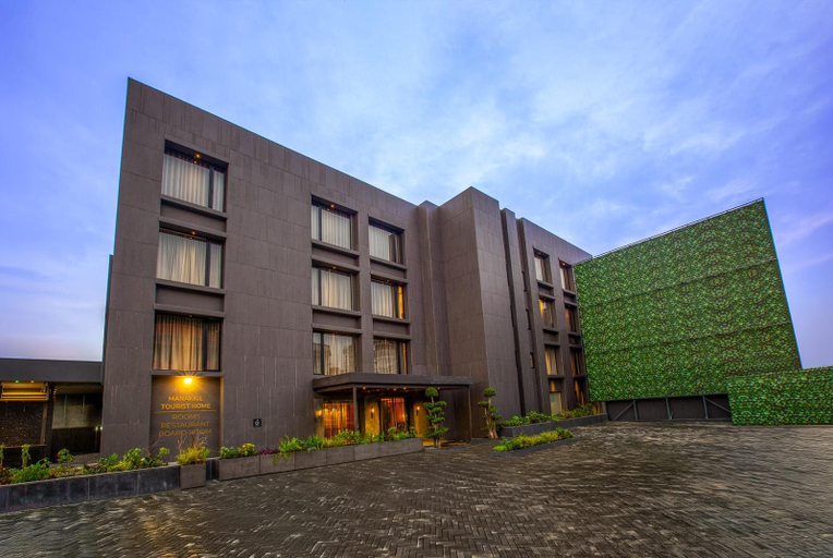 Entrance, Purple Elephant Luxury Business Hotel, Ernakulam