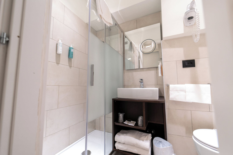 Bathroom 4, Hotel Oxford, Rome