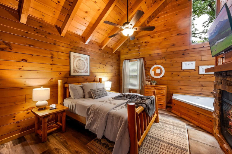 Room 2, View-location-hot Tub-pool Table-3 Fireplaces, Sevier