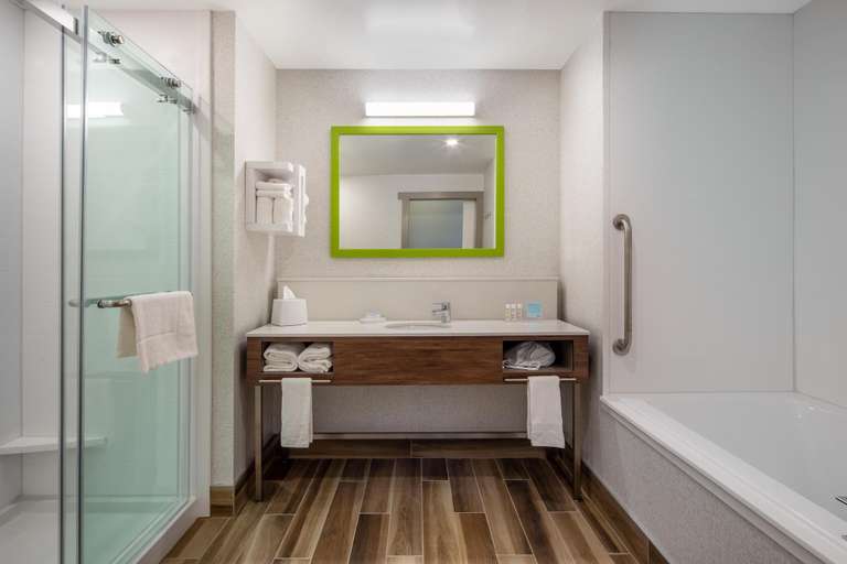 Bathroom 5, Hampton Inn & Suites by Hilton Edmonton St. Albert, Division No. 11