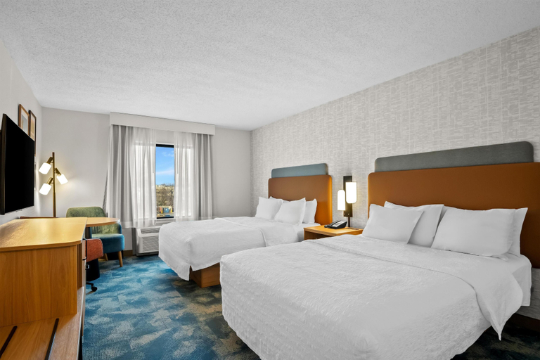 Bedroom 3, Hampton Inn & Suites Detroit-Canton, Wayne
